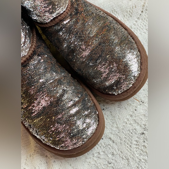 UGG Women’s Limited Edition tall Exotic Cheetah/ Sequin Print Boots. 😍 🐆 - Picture 6 of 8